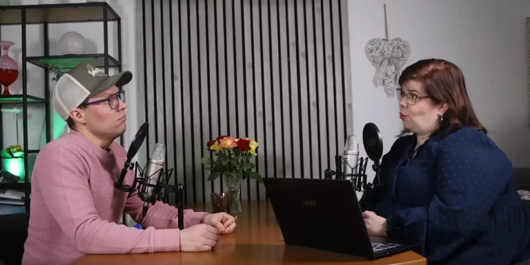 Hoitajat Pulassa -podcastin juontajat yhteiskuvassa.